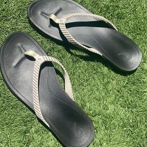 OluKai Ho’Opio sandals